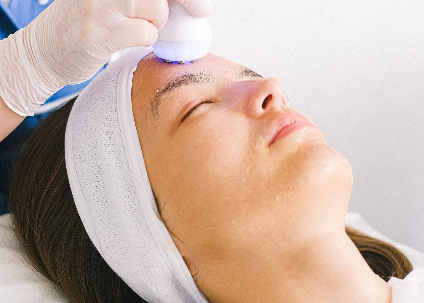 A calm treatment room in a skin studio